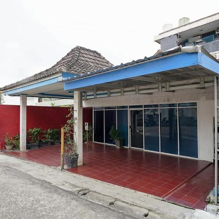 Oyo2876伊达尤酒店 巨港 外观 照片