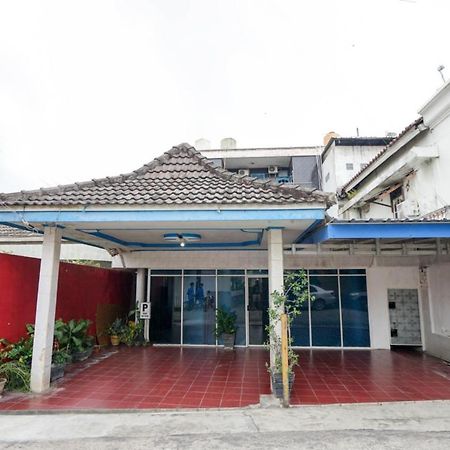 Oyo2876伊达尤酒店 巨港 外观 照片